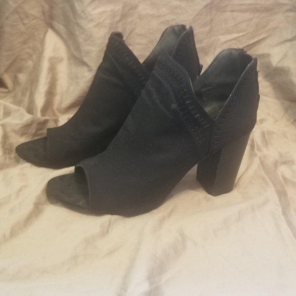 Madden Girl Black Open Toe Booties. Size 9.5. Approx 4" Block Heel. Zip Up Back. - Picture 2 of 10